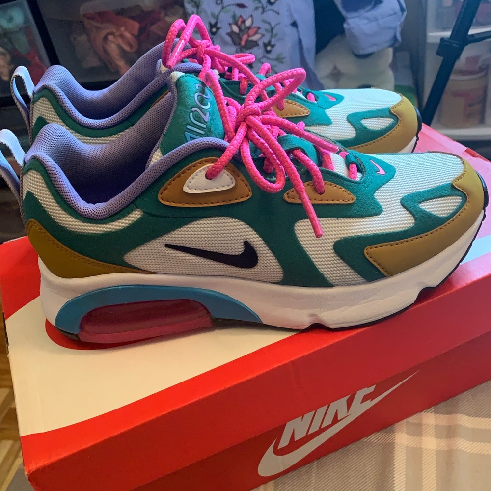 *SOLD* Air max 200